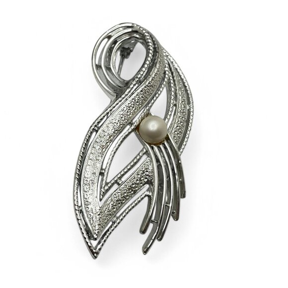 Vintage CORO Signed Brooch Ribbon with A Faux Pearl Shiny Silver-Tone Abstract - Picture 3 of 9